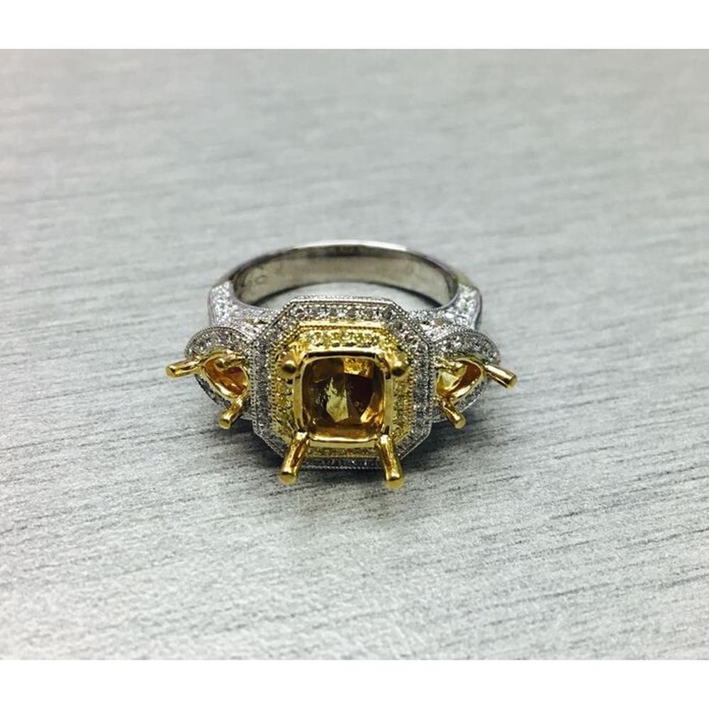 Roman & Jules - 18K Yellow and White Gold Fancy Yellow Diamond Ring with Round Diamond Halo - 0.96 Carat Total Diamond Weight