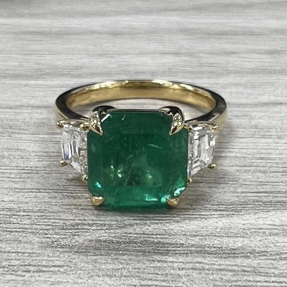 Roman & Jules - 18K Yellow Gold Emerald Cut Emerald Ring - 4.76 Carat GIA Certified Emerald