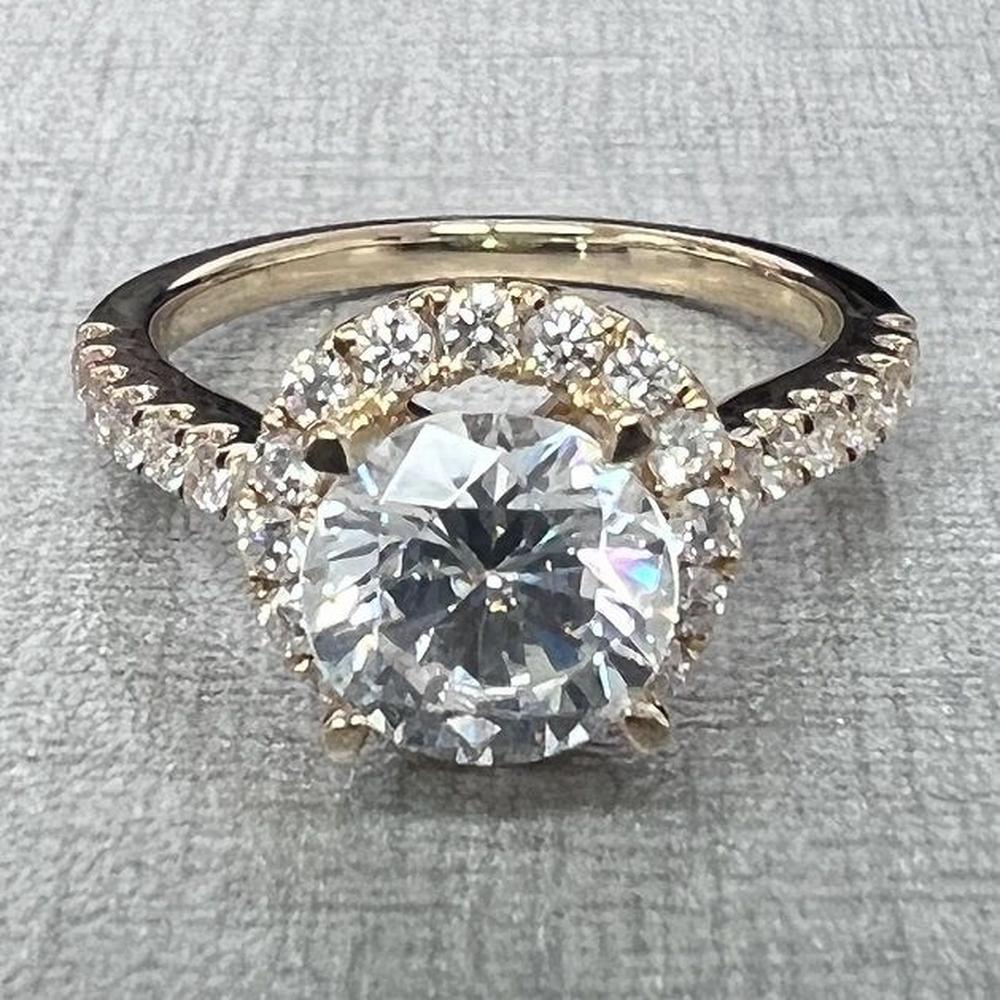 Roman & Jules - 18K Yellow Gold Halo Engagement Ring with 0.55 Carat Round Diamond and Micropavé Accent Diamonds