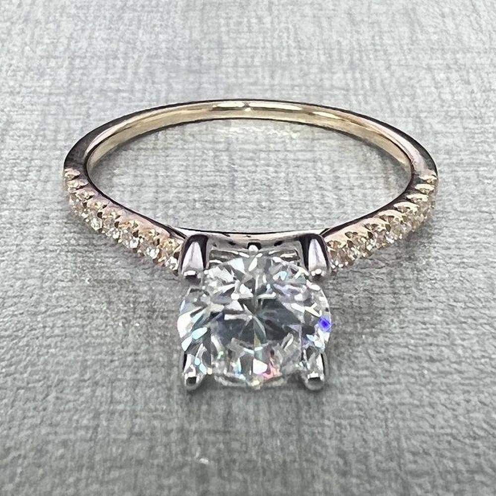 Roman & Jules - 18K Yellow Gold Micropavé Diamond Ring with 6.5mm Round Diamond - 0.12 Carat Total Diamond Weight