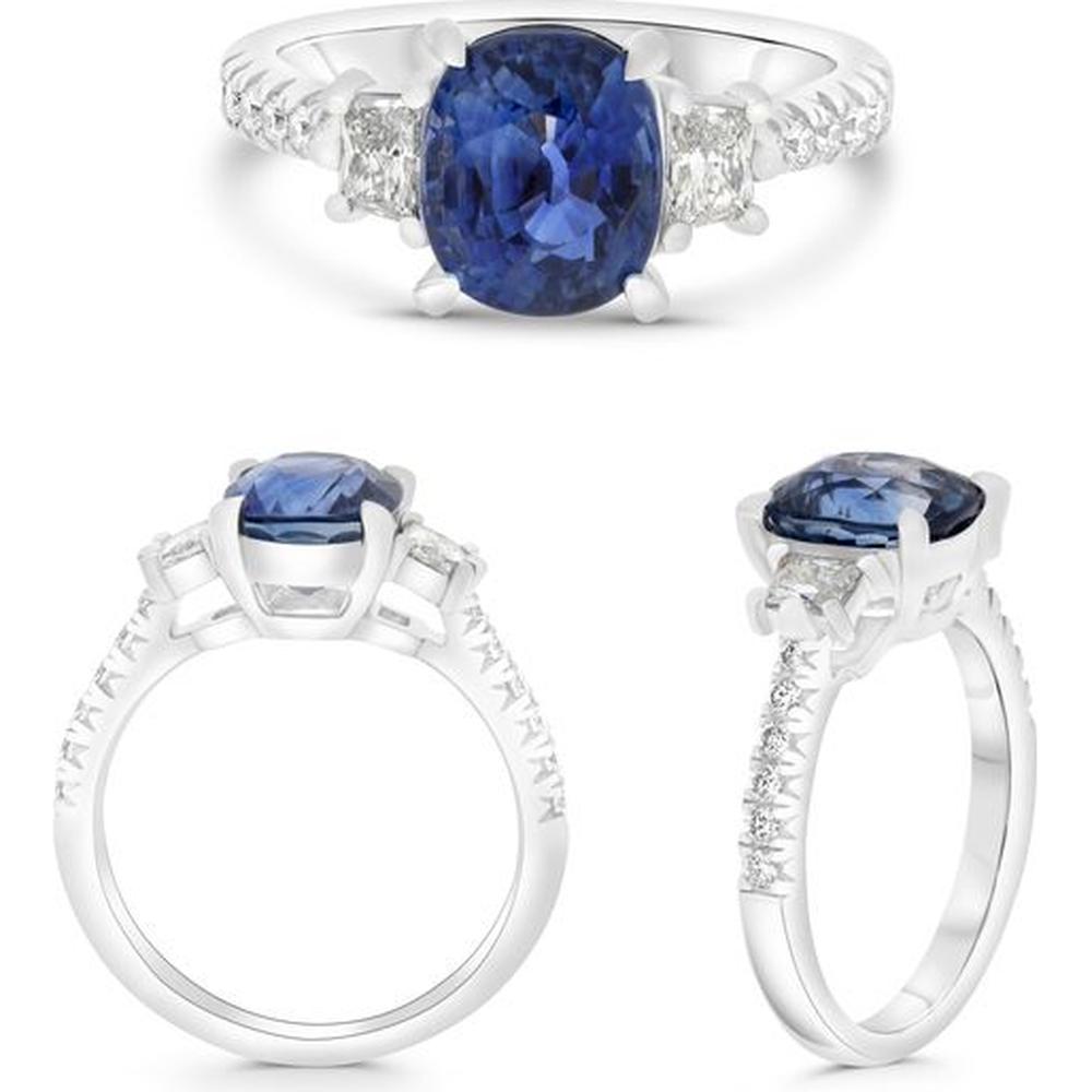 Roman & Jules - Platinum Cushion Sapphire Ring with Trapezoid and Round Diamonds - 3.61 Carat Total Gemstone Weight