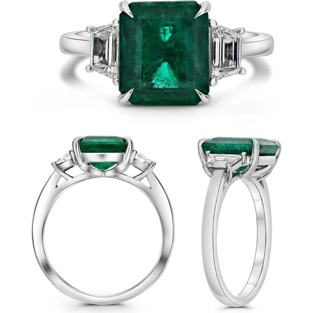 Roman & Jules - Platinum Emerald Cut Emerald Ring with Trap-Cut Diamond Side Stones Featuring a 2.76 Carat Emerald and 0.29 Carat Total Diamond Weight
