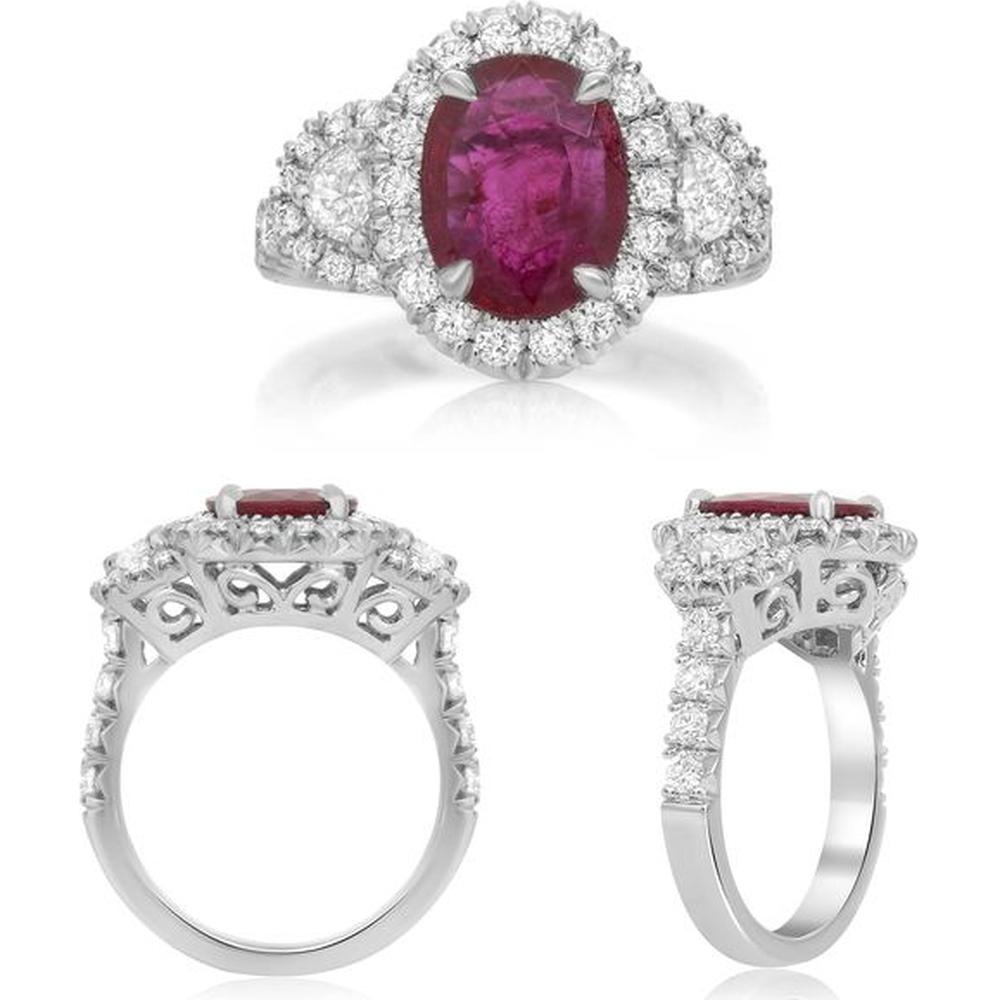 Roman & Jules - Platinum Oval Ruby and Round Diamond Halo Ring - 4.64 Carat Ruby and 0.94 Carat Diamond Weight