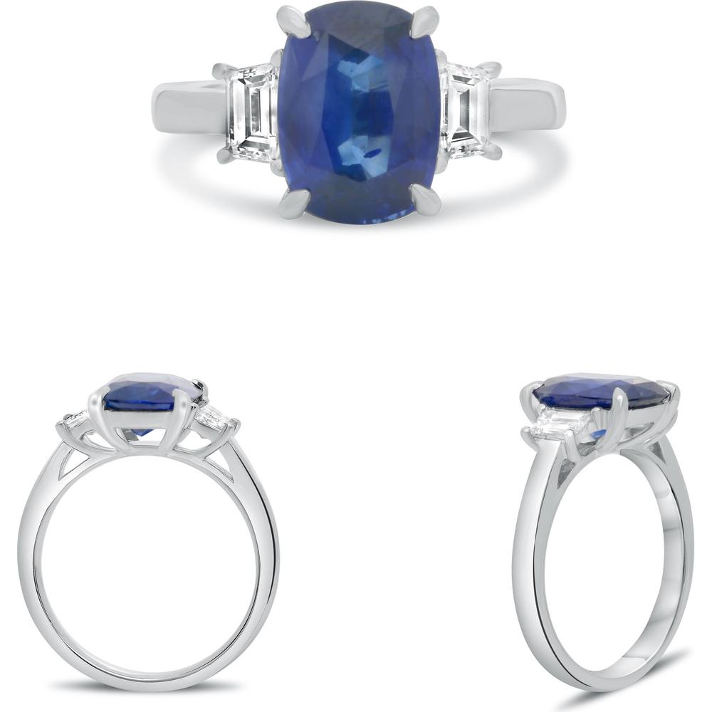 Roman & Jules - Platinum Three-Stone Ring with 1.49 Carat Oval Sapphire and 0.28 Carat Tapered Baguette Diamonds