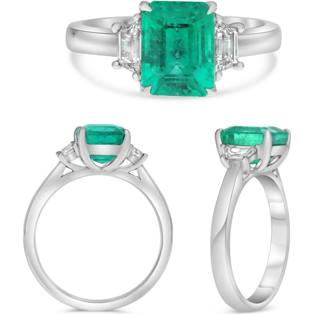 Roman & Jules - Platinum Three-Stone Ring with 2.32 Carat Emerald Cut Emerald and 0.40 Carat Tapered Diamond Side Stones