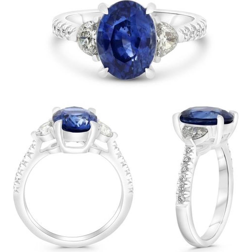 Roman & Jules - Platinum Three-Stone Ring with 3.67 Carat Oval Sapphire and 0.58 Carat Round Diamonds
