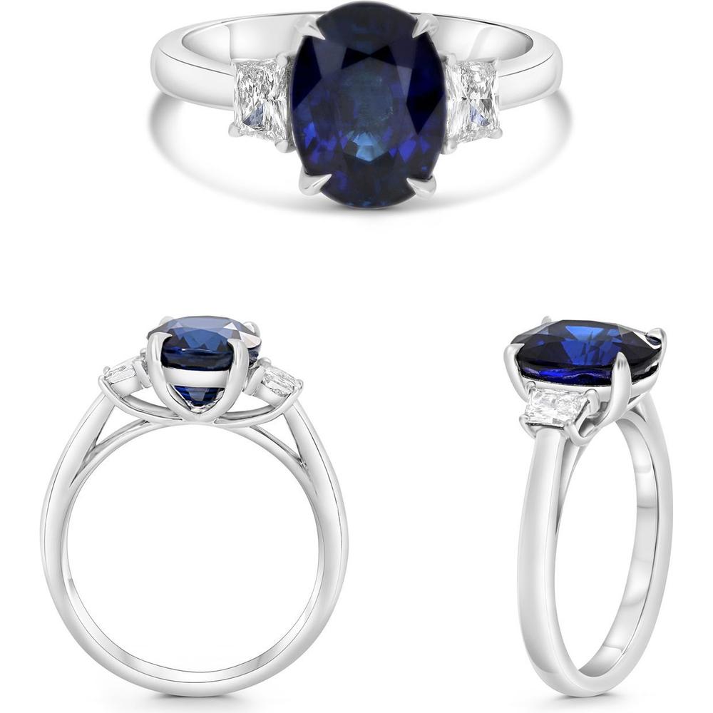 Roman & Jules - Platinum Three-Stone Ring with 4.00 Carat Oval Sapphire and 0.35 Carat Trapezoid Diamonds