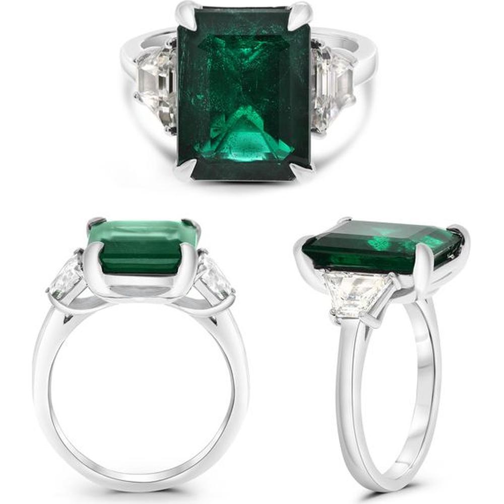 Roman & Jules - Platinum Three-Stone Ring with 5.03 Carat Emerald Cut Emerald and 0.73 Carat Trapezoid Diamonds
