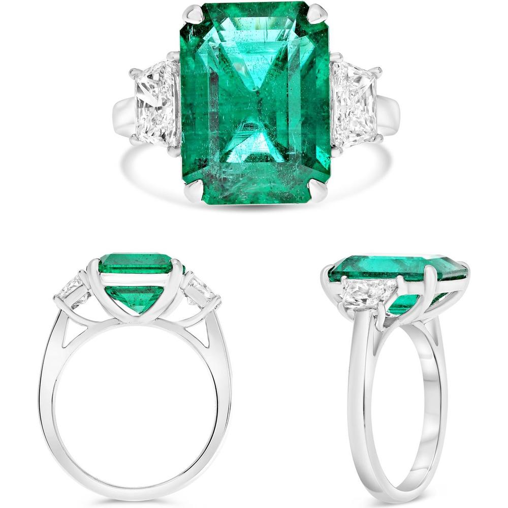 Roman & Jules - Platinum Three-Stone Ring with 6.16 Carat Emerald and Trapezoid Diamonds