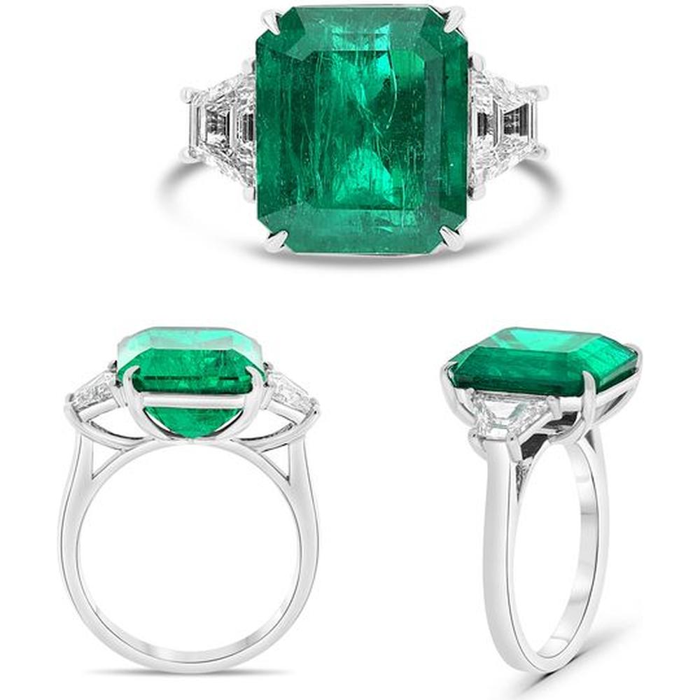 Roman & Jules - Platinum Three-Stone Ring with 8.15 Carat Emerald-Cut Emerald and Trapezoid Diamonds