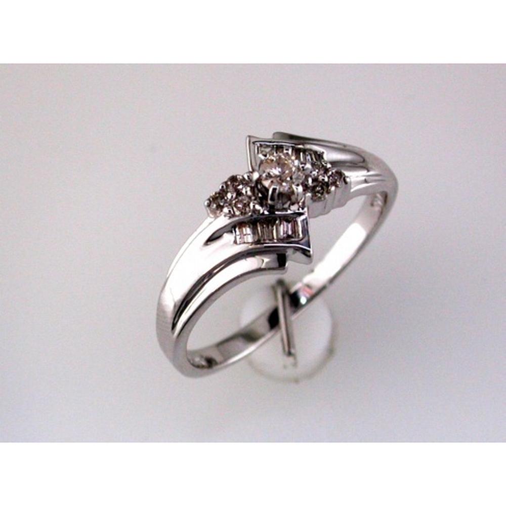 Royal 14K White Gold Diamond Engagement Ring - Timeless Elegance and Romance