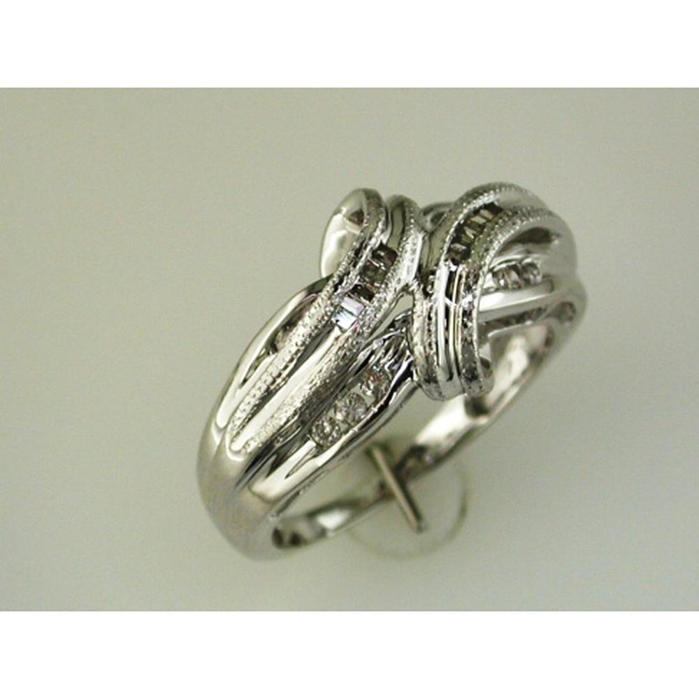 Royal 14K White Gold Diamond Ring - Timeless Elegance in Round Cut - 0.25 Carat Total Diamond Weight