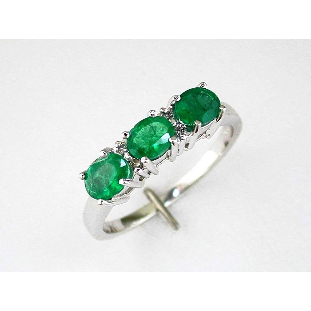 Royal 14K White Gold Emerald & Diamond Ring - Timeless Elegance