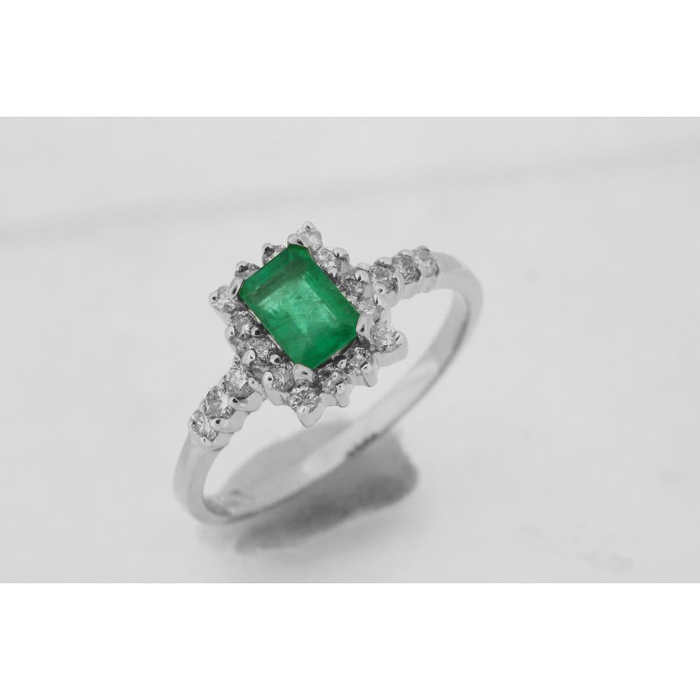 Royal 14K White Gold Emerald & Diamond Ring - Timeless Elegance