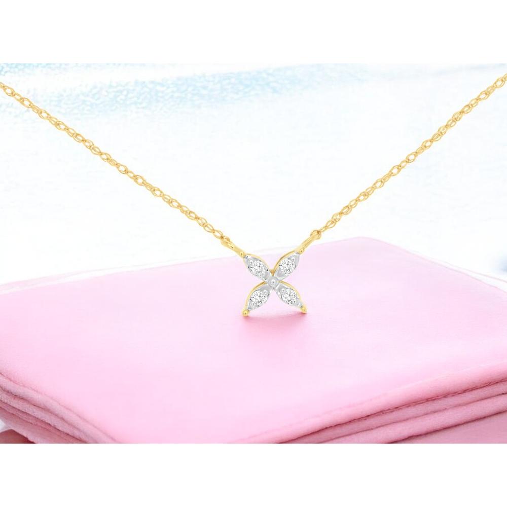 Royal 14K Yellow Gold Diamond Floral Pendant Necklace with Milgrain Detailing - 0.05 Carats Total Diamond Weight