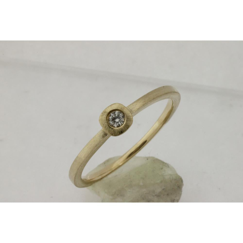 Royal 14K Yellow Gold Diamond Ring - Timeless Elegance