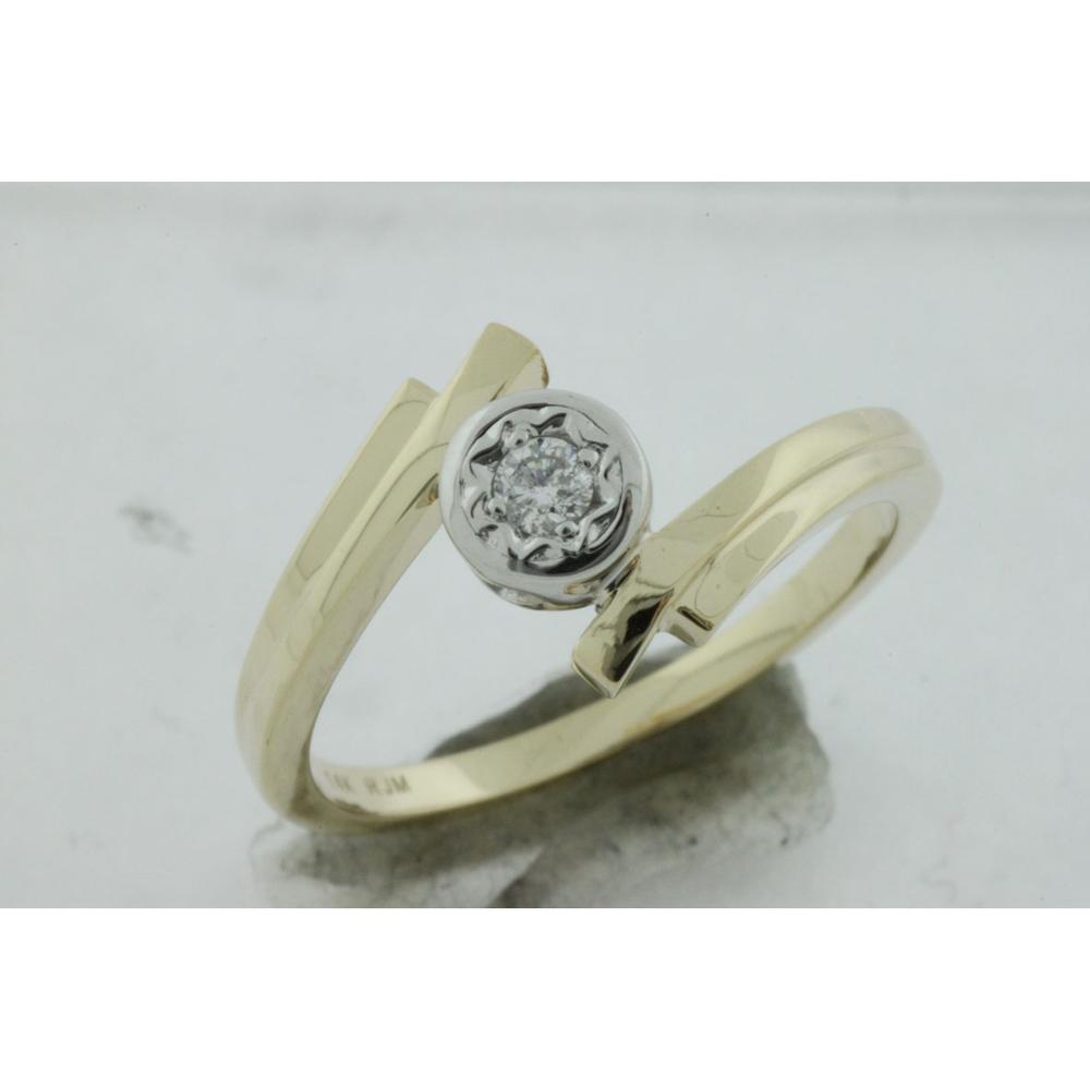 Royal 14K Yellow Gold Diamond Ring - Timeless Elegance