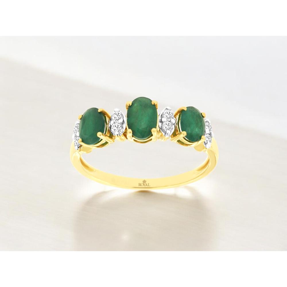 Royal 14K Yellow Gold Ring with Oval-Cut Emeralds and Round Diamond Accents - 1.45 Carats Total Gem Weight