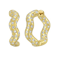 Ruchi New York - 18K Yellow Gold Circo Wavy Bezel-Set Diamond Hoop Earrings with 2.21 Carat Total Diamond Weight - 1 Inch