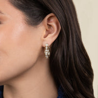 Ruchi New York - Arc 5.17 Carat Diamond Wavy Hoop Earrings in 18K Yellow Gold - Ruchi New York
