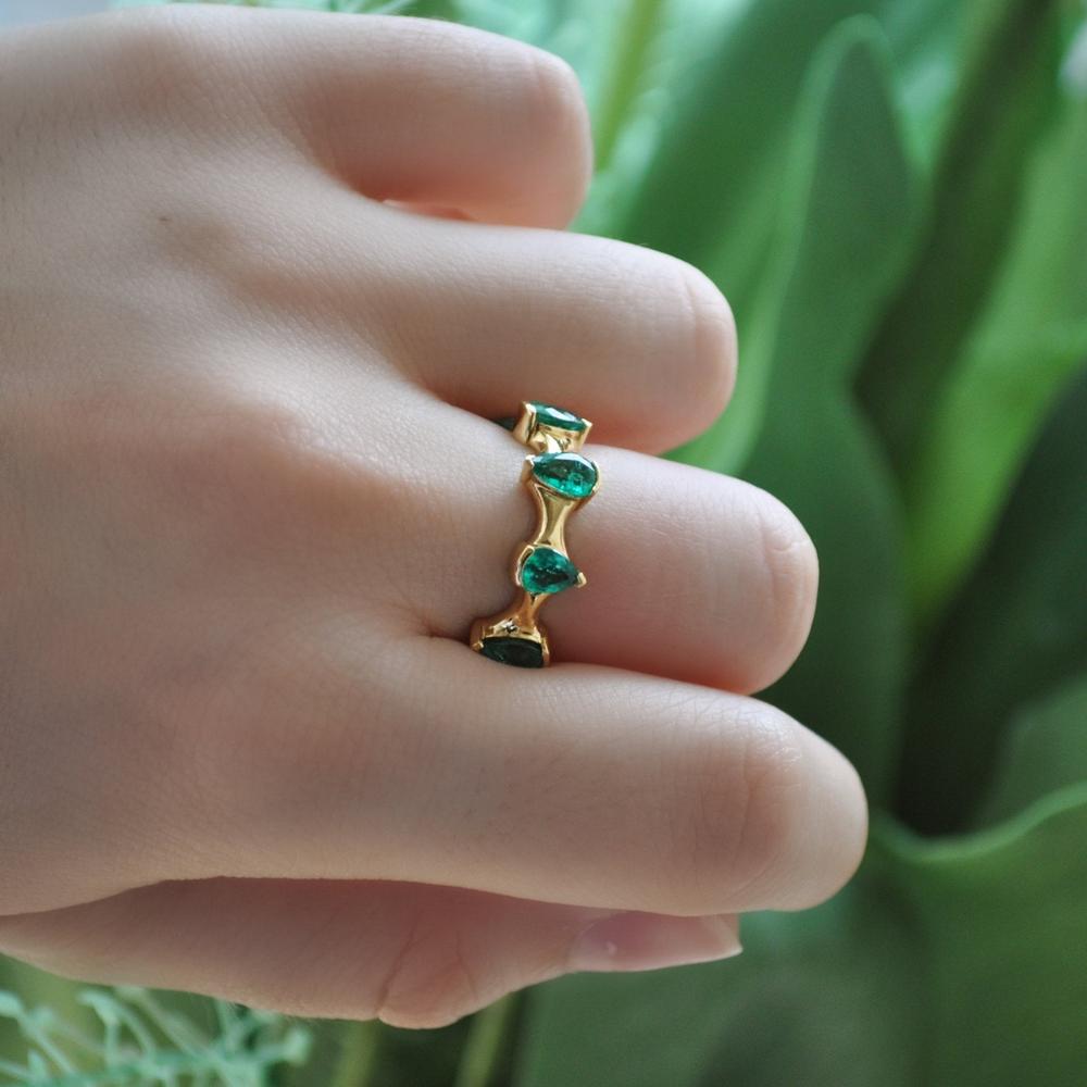 Ruchi New York - Arles Emerald Band in 18K Yellow Gold