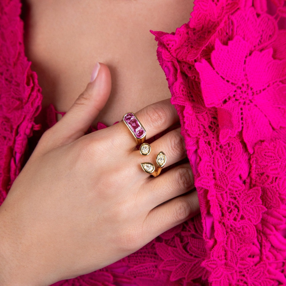 Ruchi New York - Dolce 2.72 Carat Pink Sapphire Bar Ring in 18K Yellow Gold - Ruchi New York