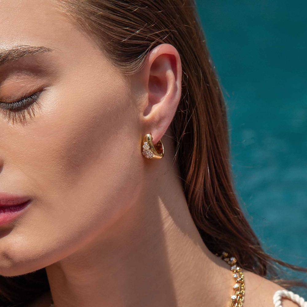 Ruchi New York - Gardenia Diamond Hoop Earrings in 18K Yellow Gold
