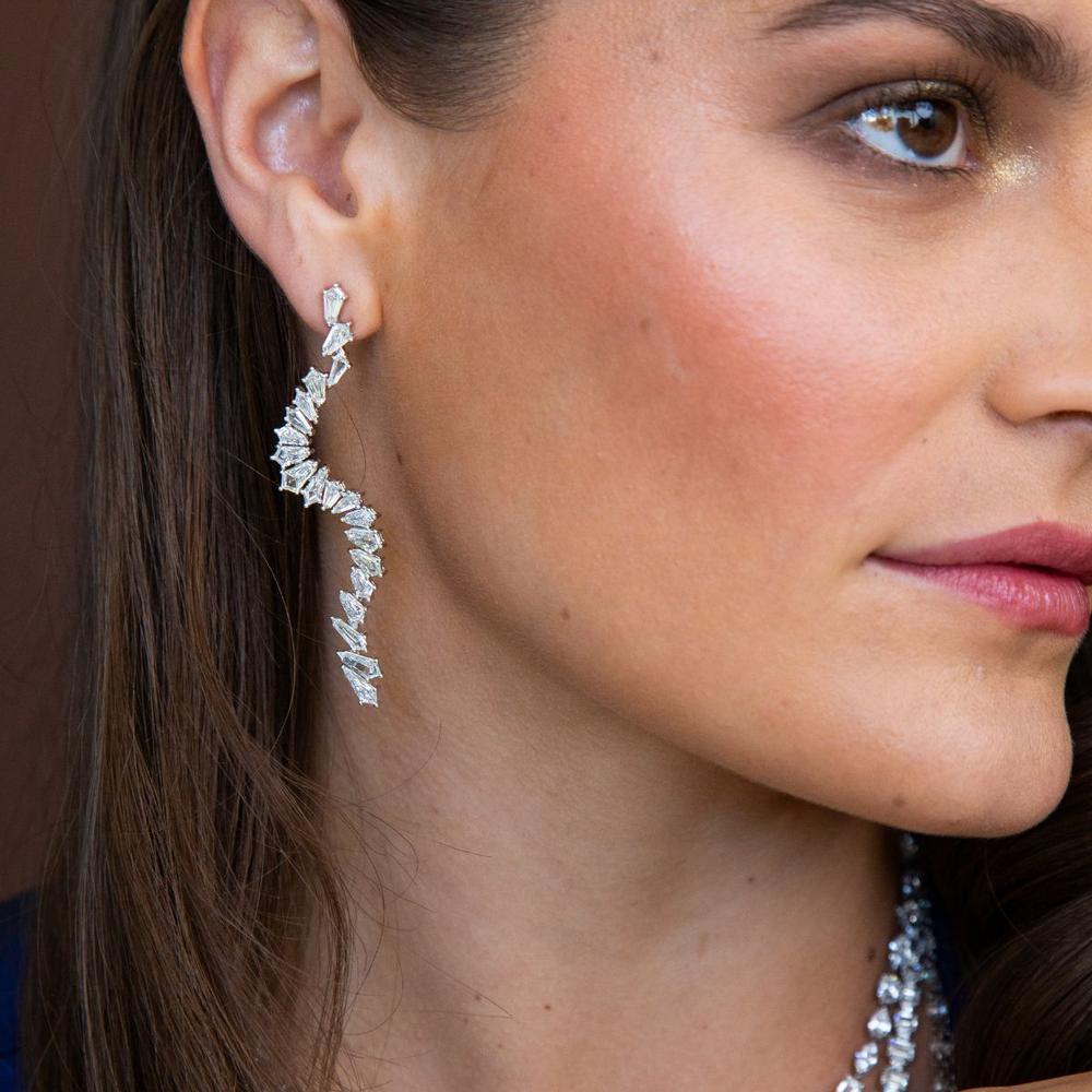 Ruchi New York - Kite Adya Diamond Chandelier Earrings in 18K White Gold