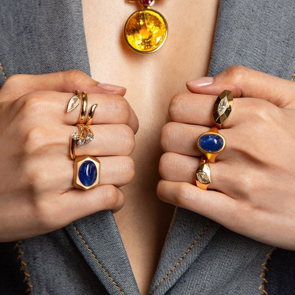 Ruchi New York - Ocea 9.86 Carat Cabochon Blue Sapphire Cocktail Ring in 18K Yellow Gold - Ruchi New York