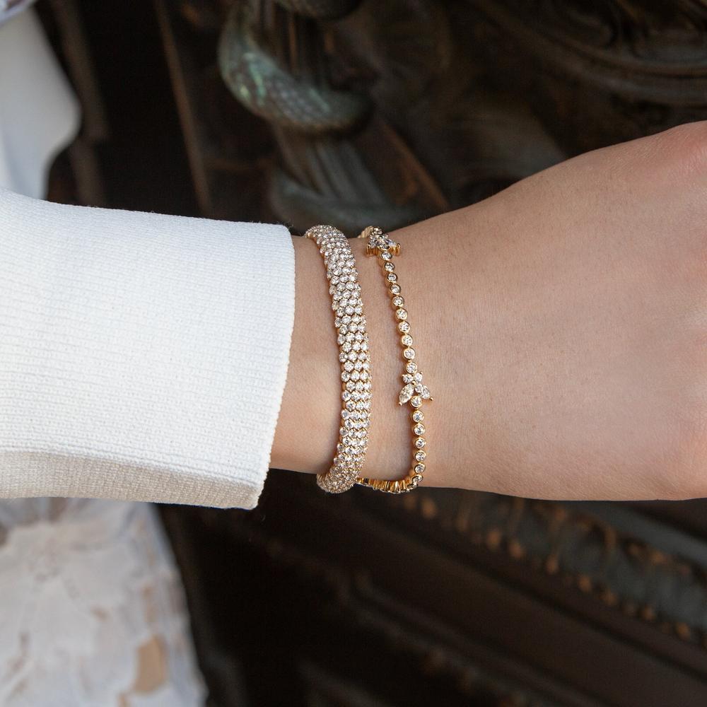 Ruchi New York - Papillon Blanc Diamond Butterfly Bracelet in 18K Yellow Gold