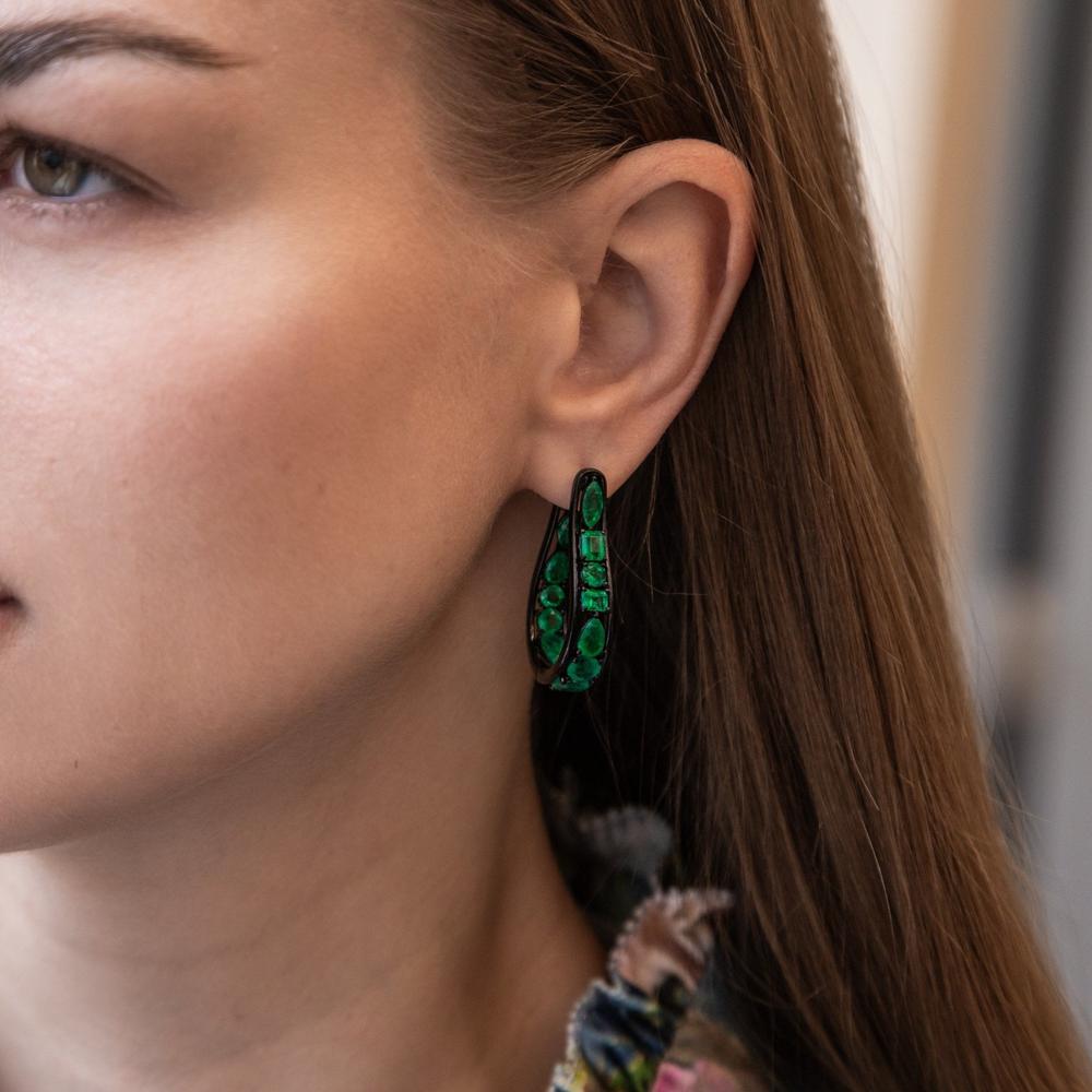 Ruchi New York - Poplar Hoop Emerald Earrings in 18K Black Rhodium White Gold