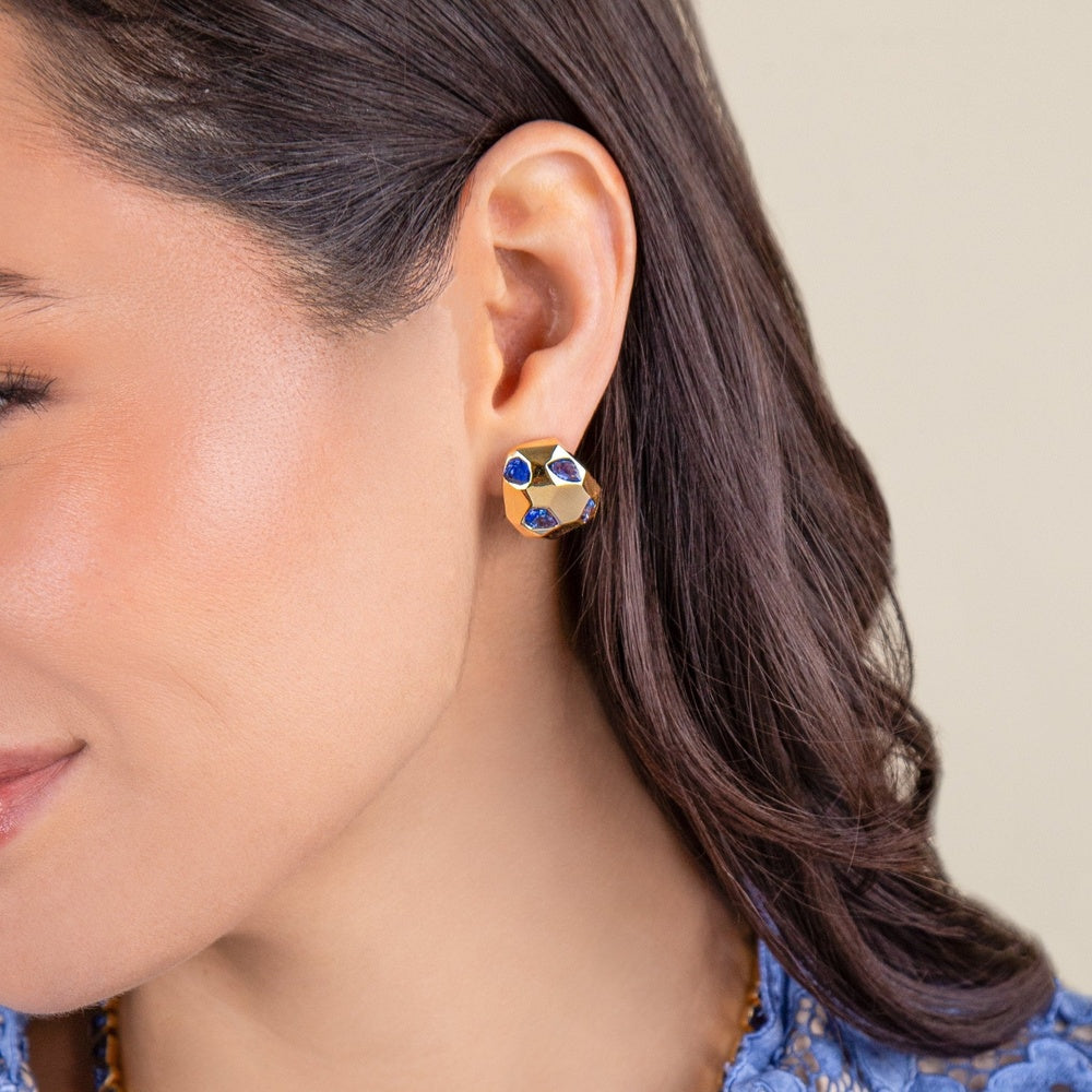 Ruchi New York - Zahi Blue Sapphire Sculptural Stud Earrings in 18K Yellow Gold - Ruchi New York