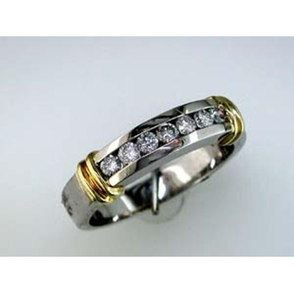 Sparkling 14K White Gold Diamond Wedding Ring