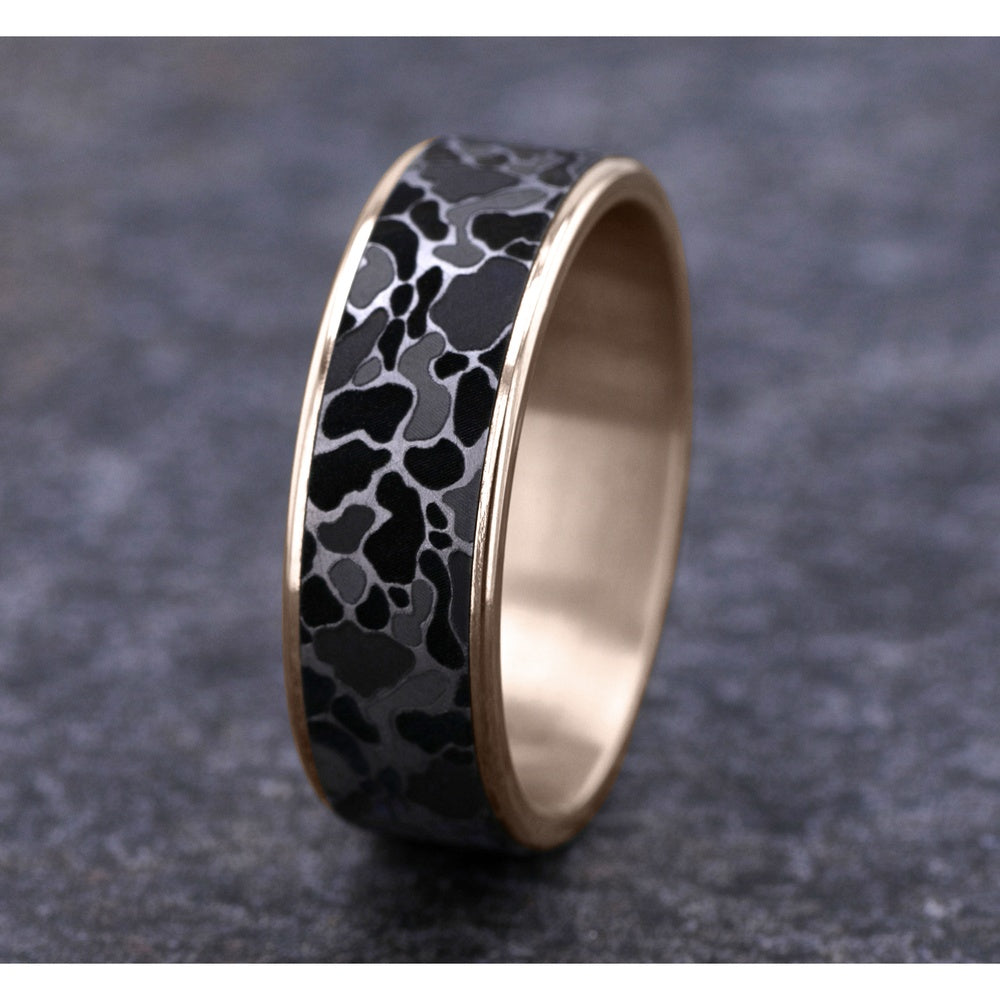 The Duck Camo Men's Wedding Band in 14K Rose Gold and Grey Tantalum - 7.5mm Width by Brook and Branch