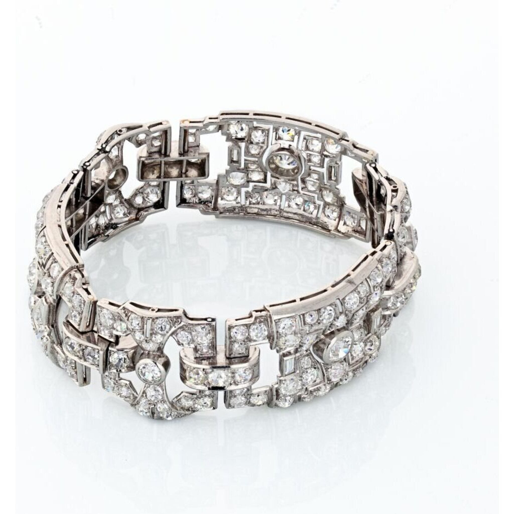 1930's Platinum Art Deco Open Work 22 Carats Diamond Bracelet
