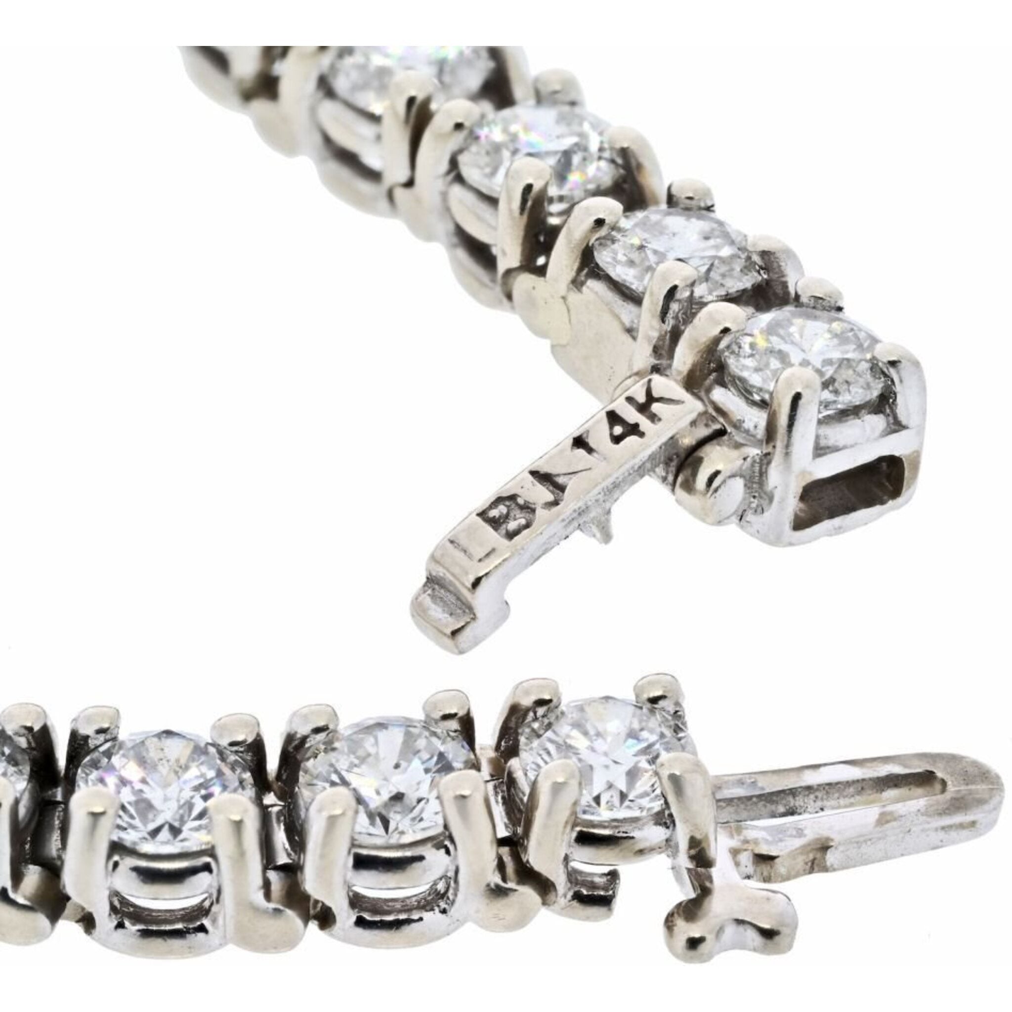 Real Diamonds Round Diamond Tennis Bracelet, Weight: 12-15 Grams at Rs  200000 in Surat