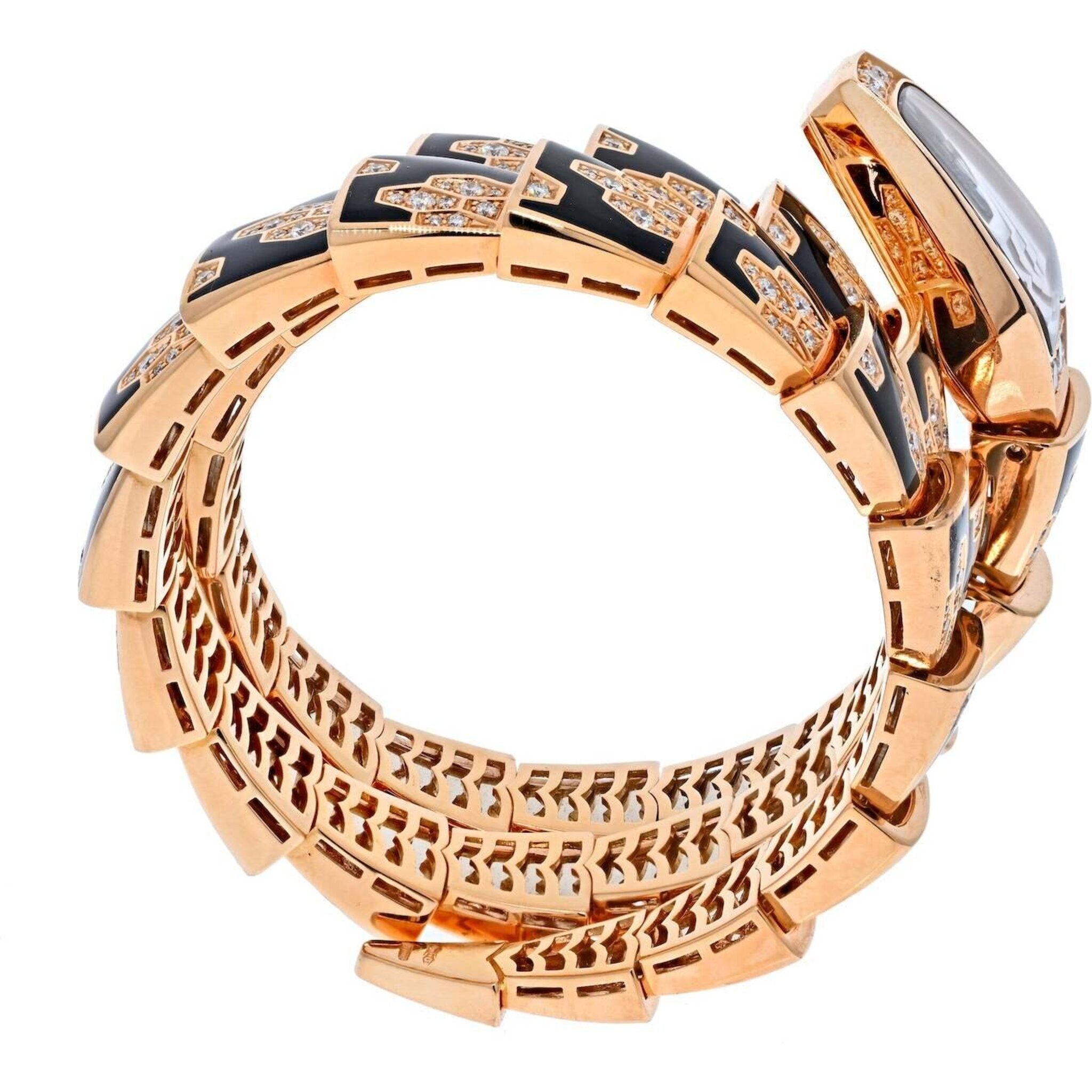 In love with the Bulgari Serpenti Forever! Impeccable attention to