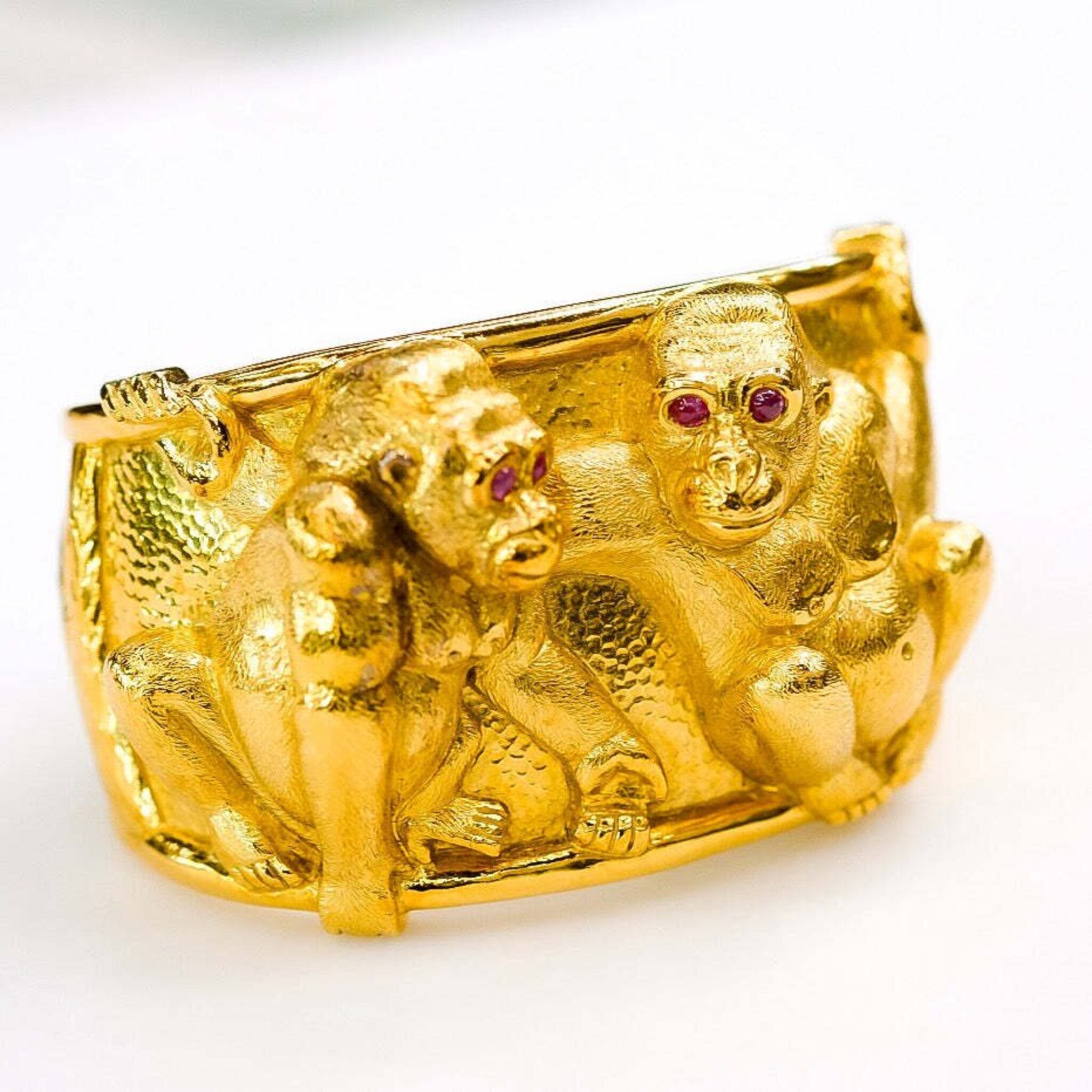 David Webb - 18K Yellow Gold Two Monkeys Cuff Bracelet