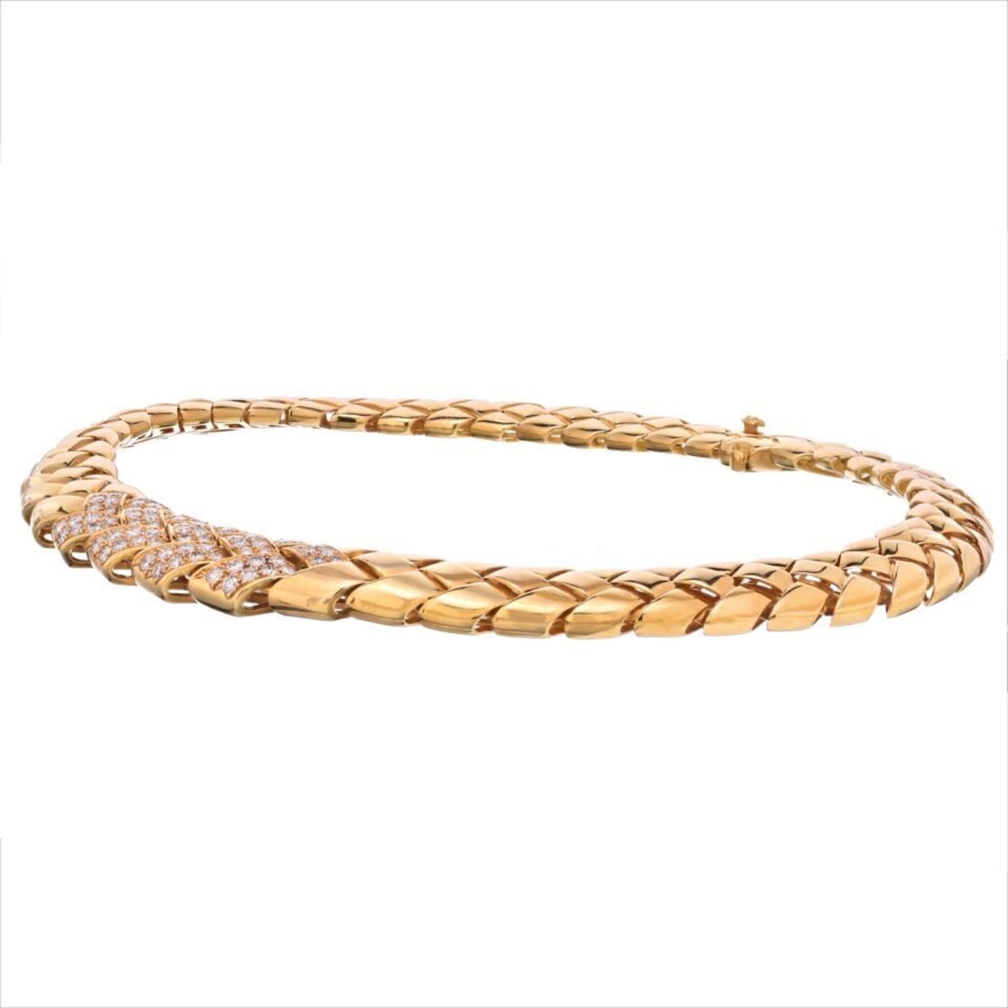 Van Cleef & Arpels VCA 18K gold blue five flower bracelet | Dream jewelry,  Jewelry fashion trends, Classy jewelry